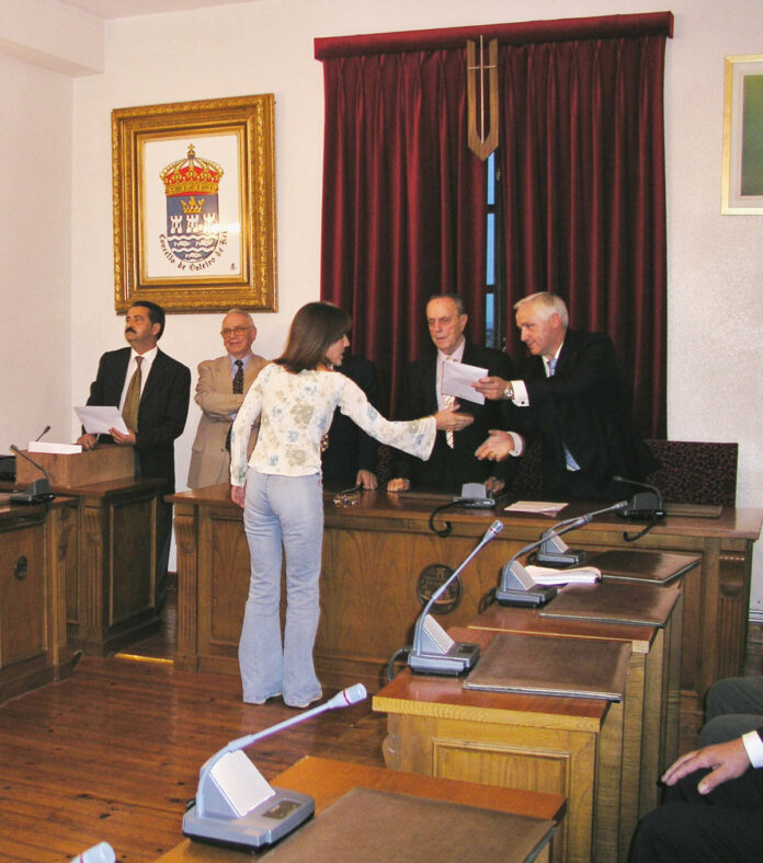 Entrega de títulos de propiedade vivendas de protección oficial (26/09/2003)