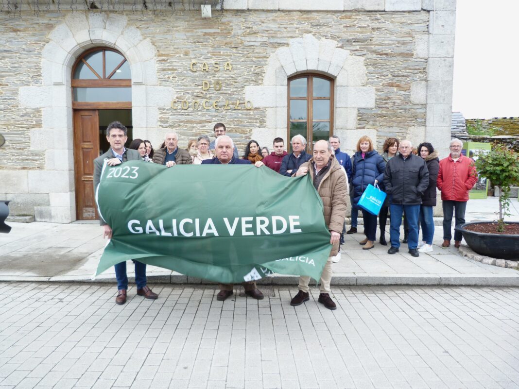 O CONCELLO DE OUTEIRO DE REI IZA A SÚA TERCEIRA BANDEIRA VERDE